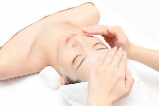 Massage facial : Pourquoi est-il essentiel pour votre peau - PIBUKARE