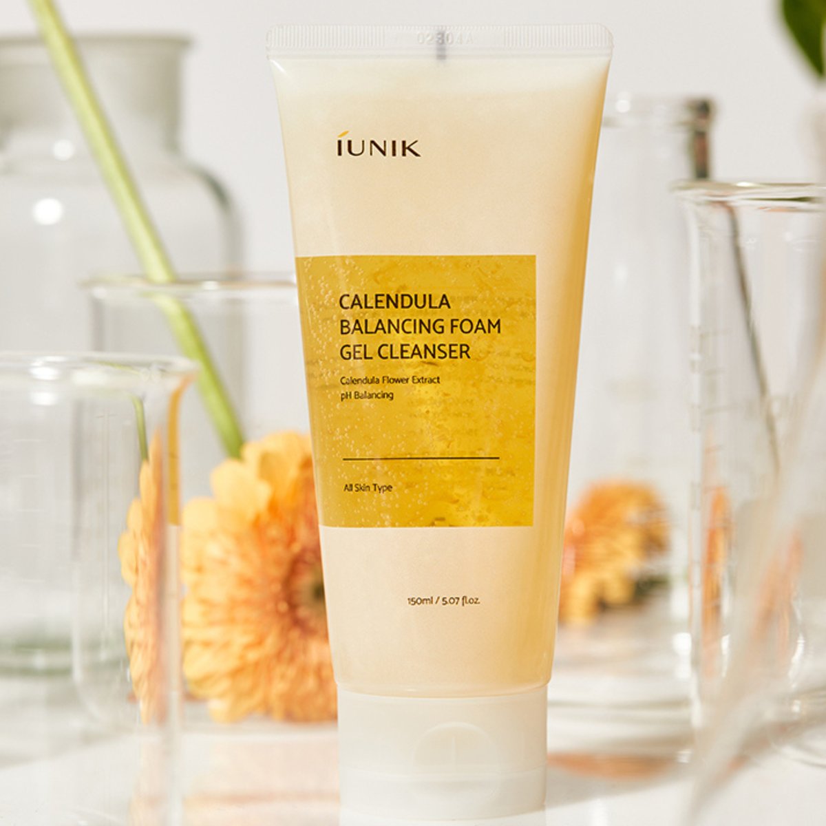 Iunik : Calendula Balancing Foam Gel Cleanser